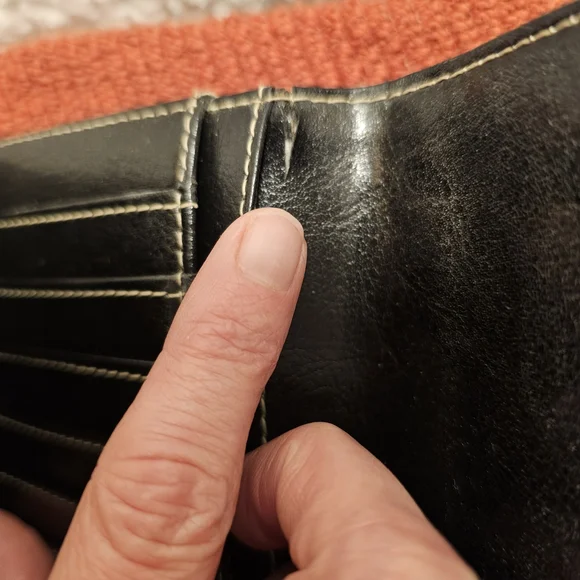 Gucci Black Leather Wallet and Checkbook Holder - Picture 3 of 9